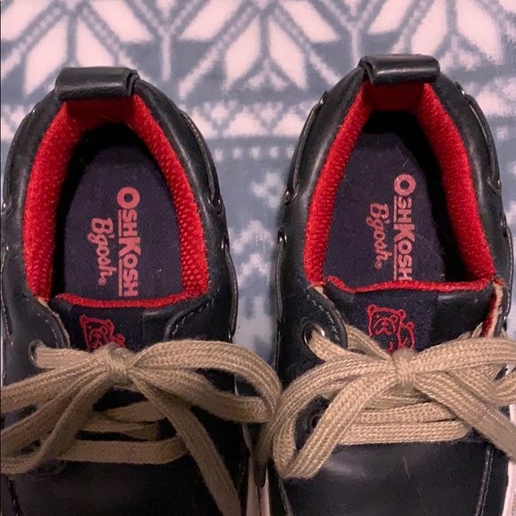 5 for $25 ❤️ OshKosh B’gosh boat shoes!! - Picture 3 of 4